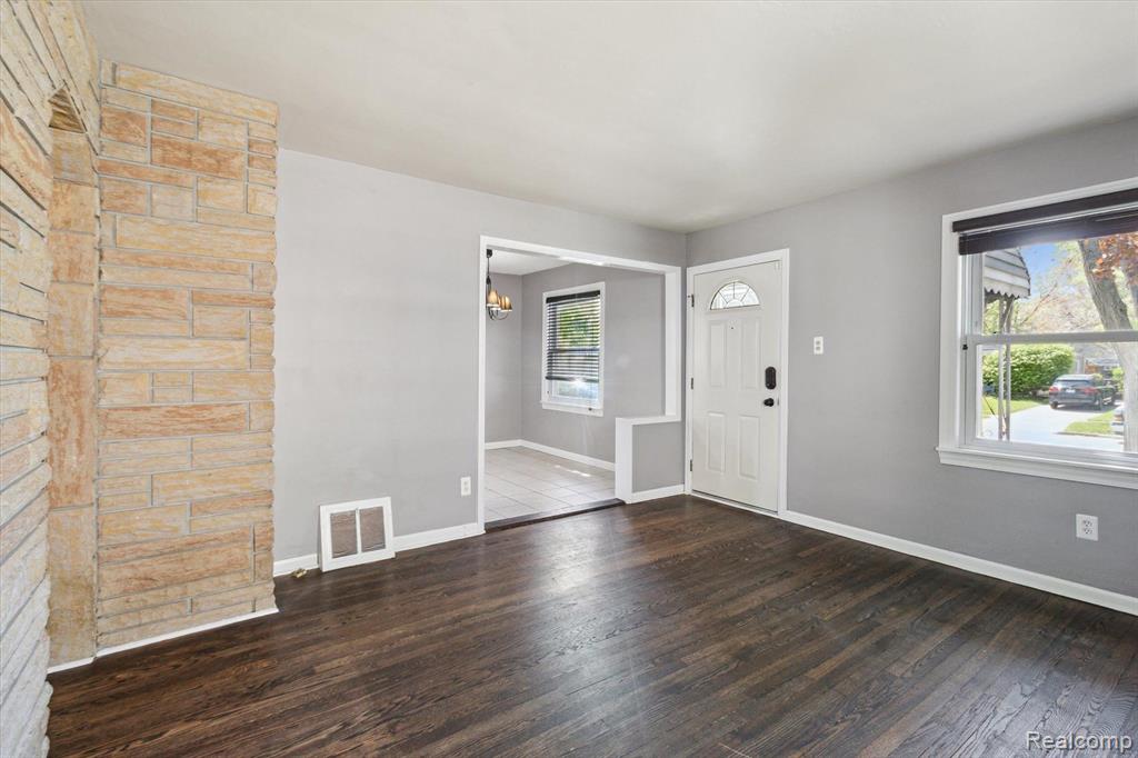 812 N KENWOOD Avenue, Royal Oak, MI 48067 — Photo 9