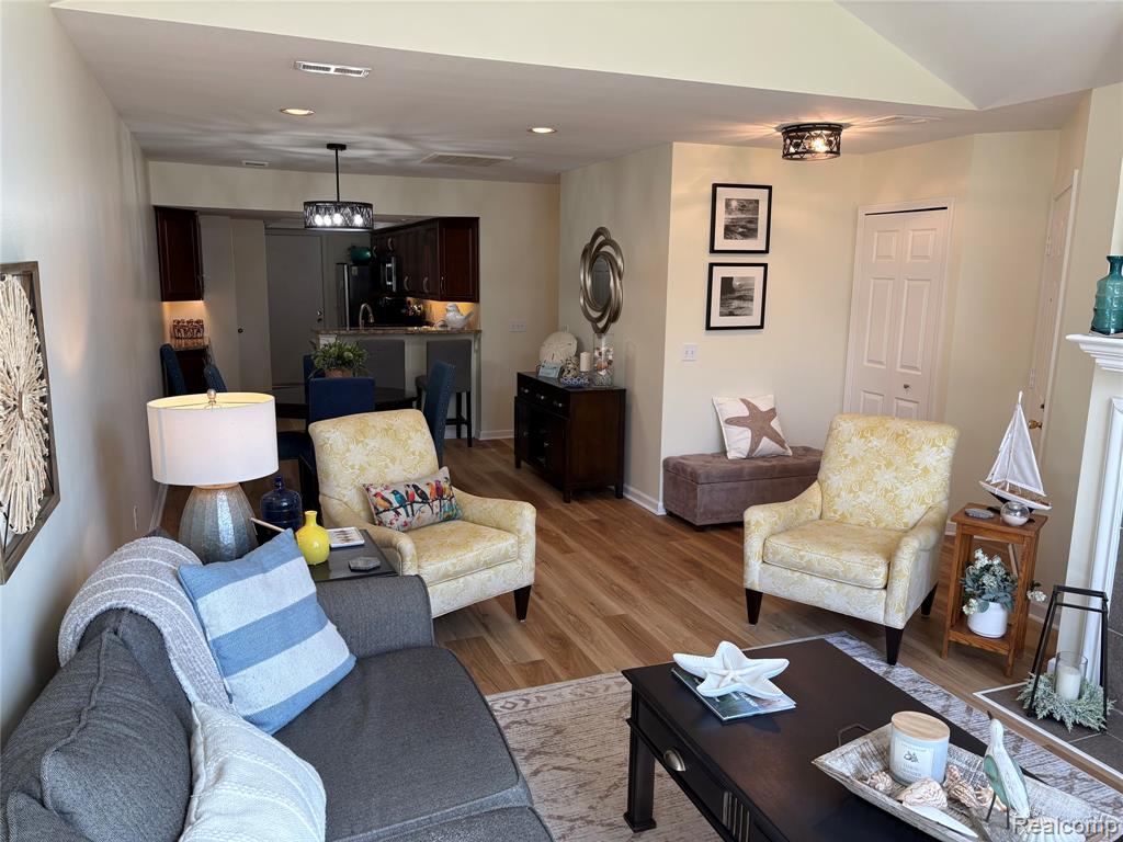 607 Perry Creek Drive, Grand Blanc, MI 48439 — Photo 9