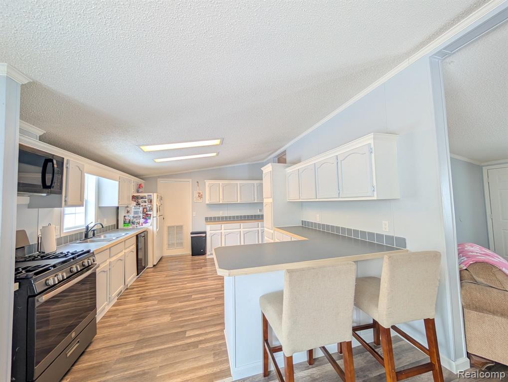 11362 N Lake Drive, Fenton, MI 48430 — Photo 10