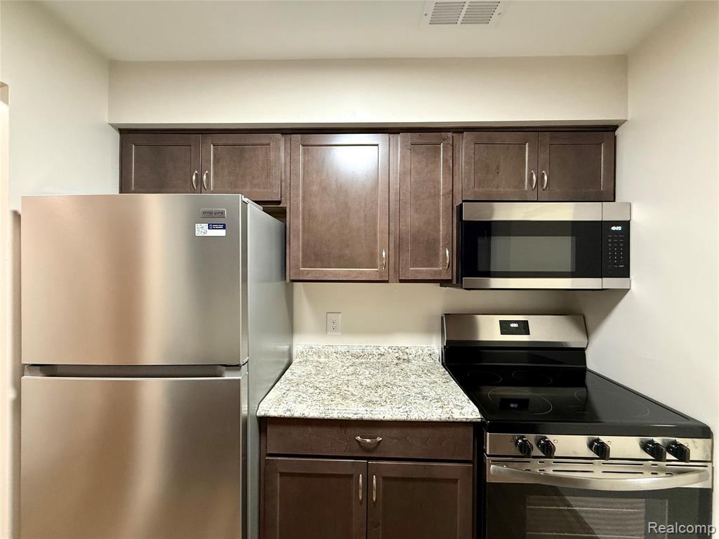 29870 W 12 Mile Road, 703, Farmington, MI 48334 — Photo 8
