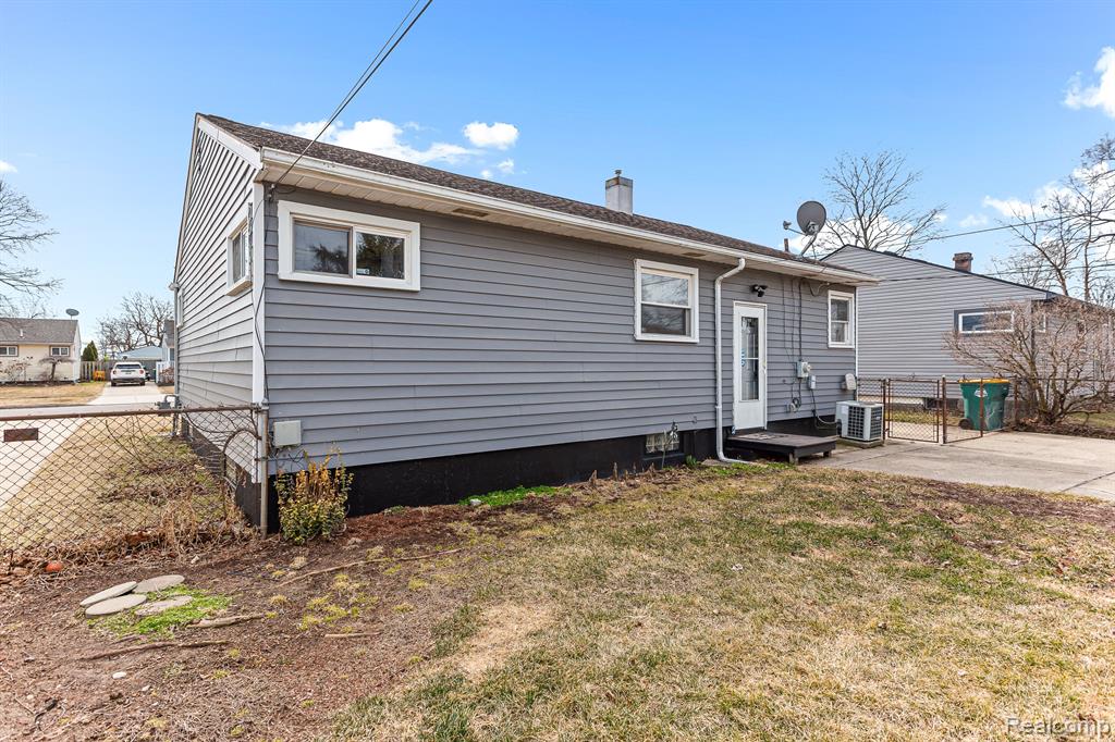 1251 CLARITA Street, Ypsilanti, MI 48198 — Photo 6