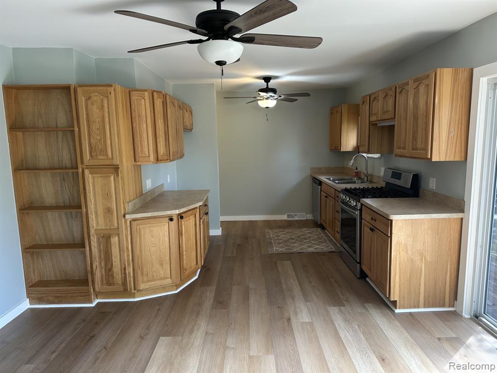 2184 E Schumacher Avenue, Burton, MI 48529 — Photo 2