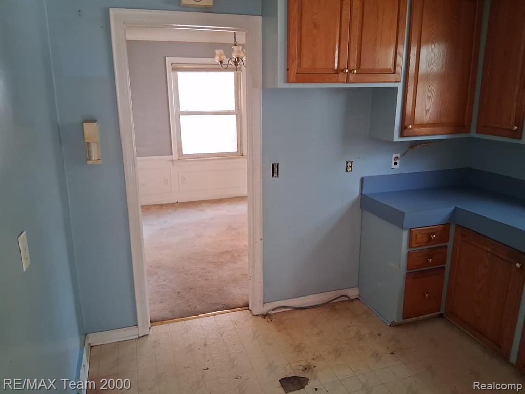 5228 Hillcrest Street, Detroit, MI 48236 — Photo 17