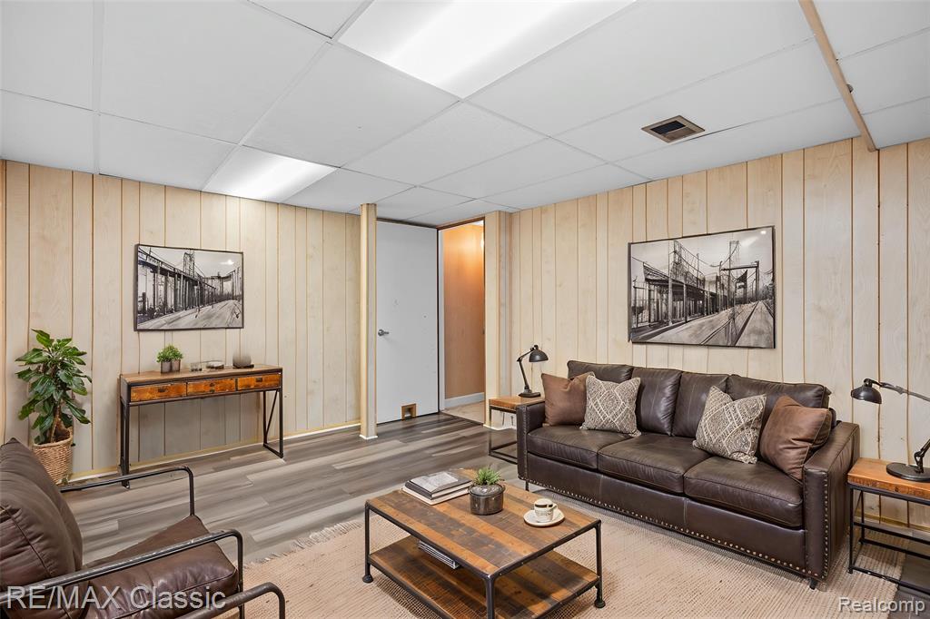 23127 Farmington Road, Farmington, MI 48336 — Photo 44