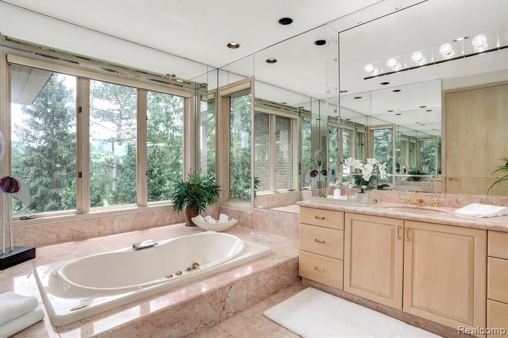4733 W WICKFORD, Bloomfield Hills, MI 48302 — Photo 28