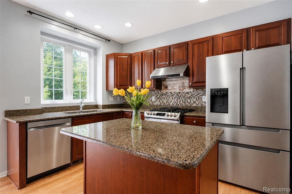 45149 Bartlett Drive, Novi, MI — Photo 20