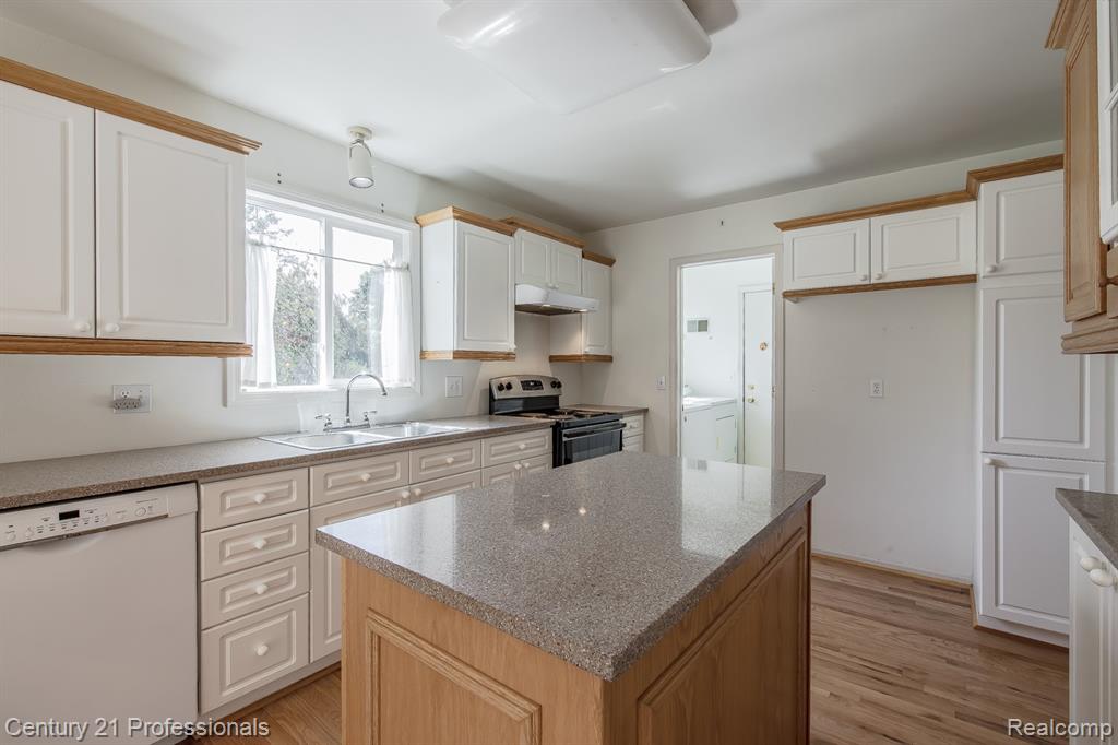 4970 Fox Chase Drive, White Lake, MI 48383 — Photo 20