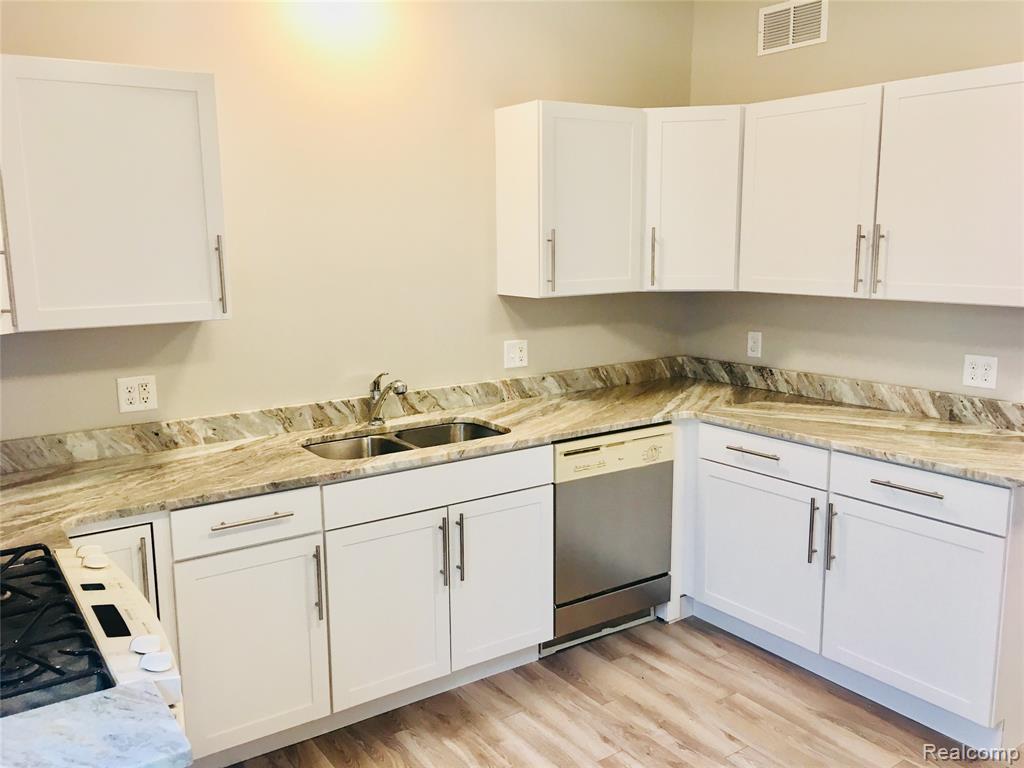 111 Kibbee Street, Mount Clemens, MI 48043 — Photo 8