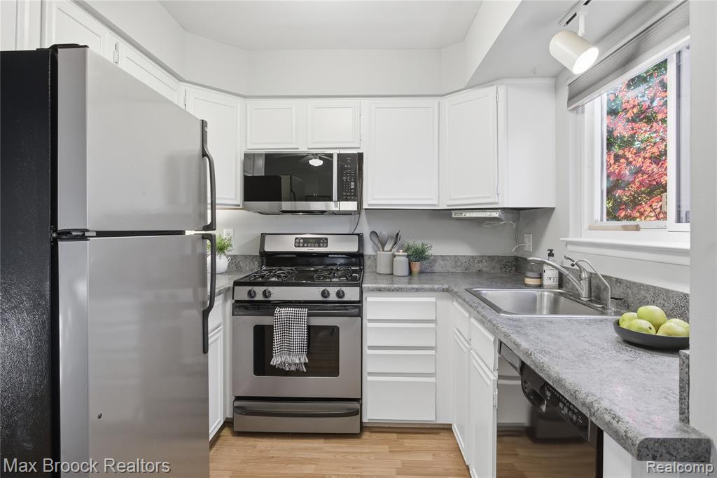 2846 Bombridge Court, Ann Arbor, MI 48104 — Photo 14