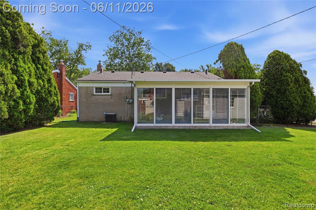 29609 Mark Avenue, Madison Heights, MI 48071 — Photo 36
