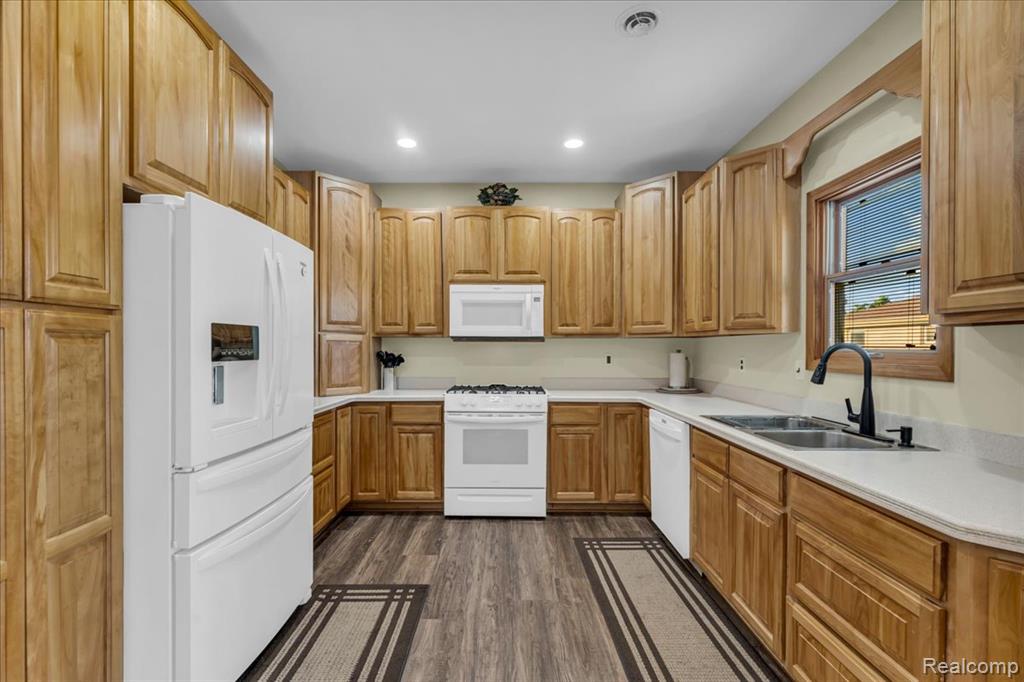 27520 West Road, New Boston, MI 48164 — Photo 32