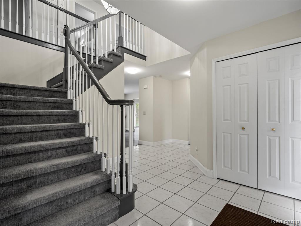 4979 SOMERTON Drive, Troy, MI 48085 — Photo 2