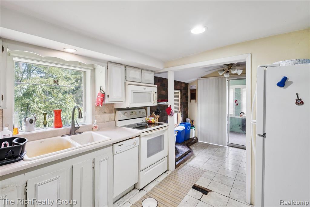 39635 Lotzford Road, Canton, MI 48187 — Photo 25