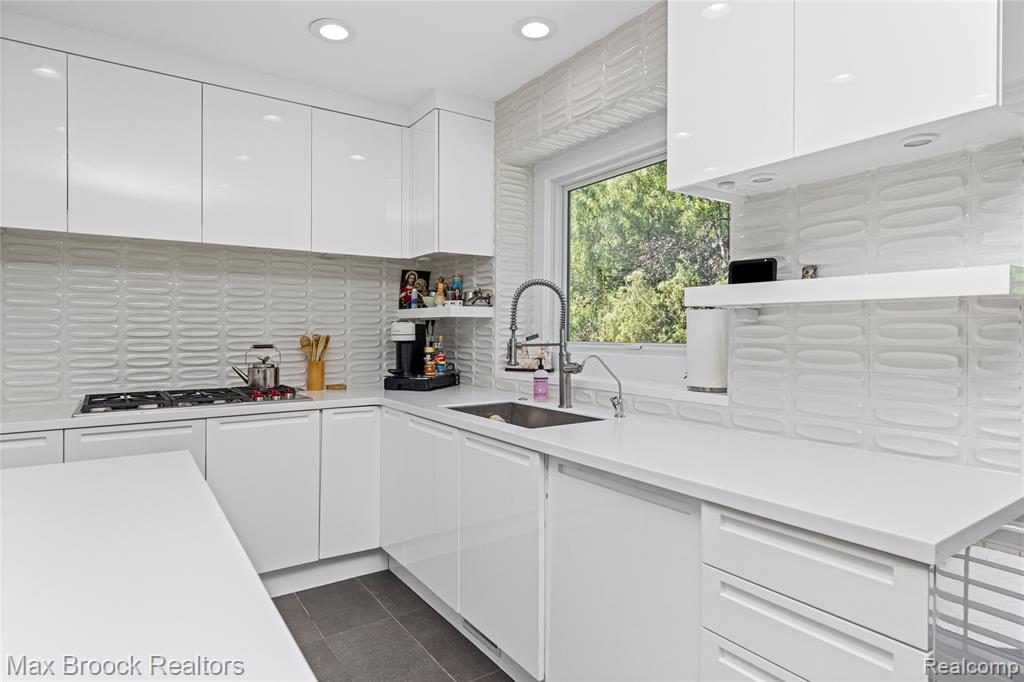 7102 Alta Vista Drive, West Bloomfield, MI — Photo 18
