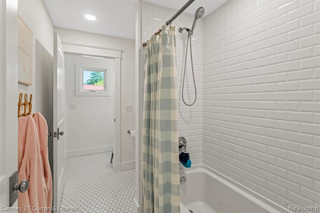 7064 CEDARBANK Drive, West Bloomfield, MI 48324 — Photo 42