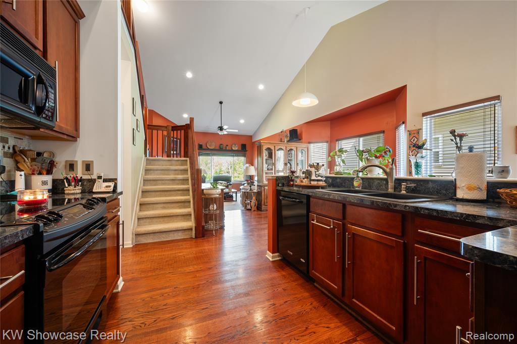 727 Mill Pointe Drive, 16, Milford, MI 48381 — Photo 3