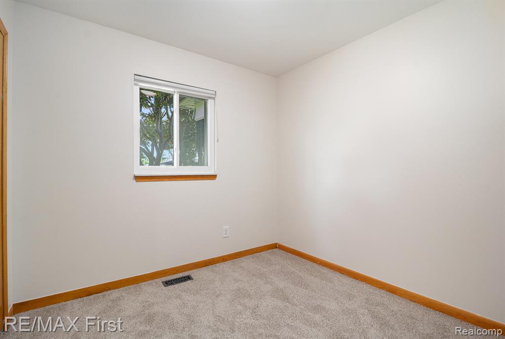40034 Kristen Drive, Sterling Heights, MI 48310 — Photo 12