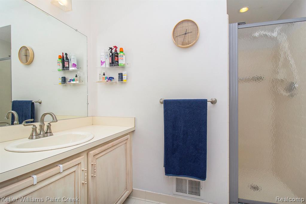 43564 Riverbend Drive N, Clinton Twp, MI 48038 — Photo 10