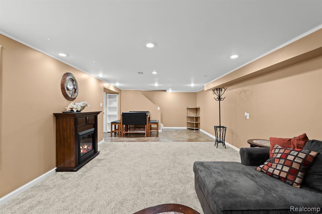 10563 N OAK Drive, Ferndale, MI 48220 — Photo 17