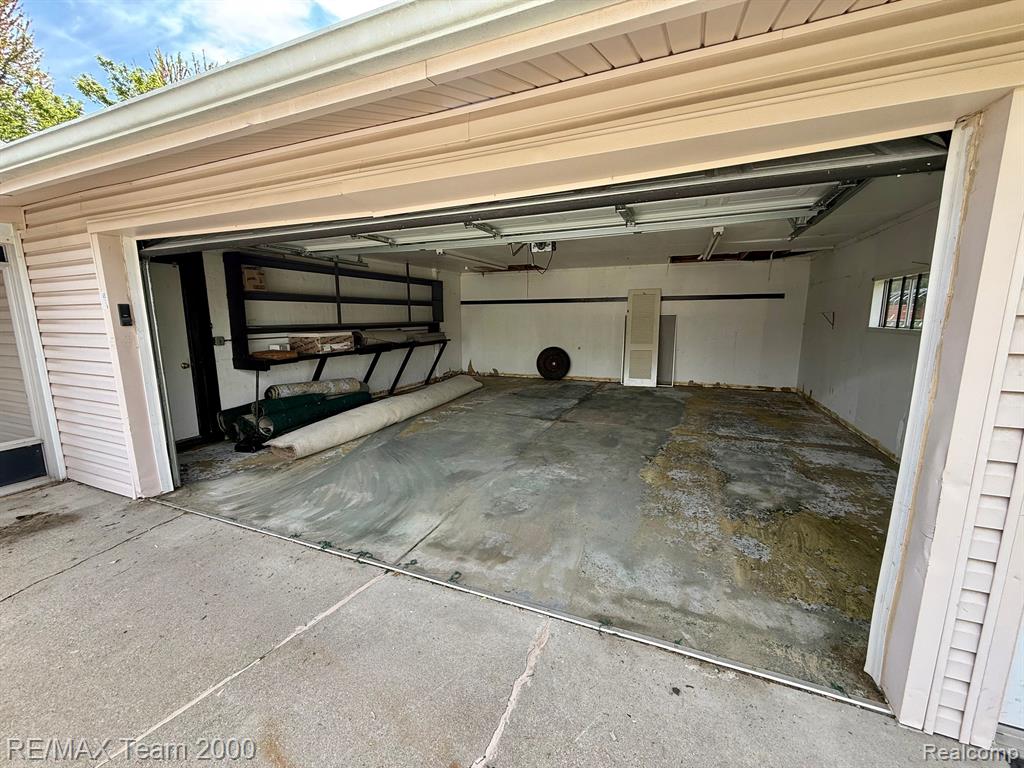 5526 SYLVIA Street, Dearborn Heights, MI 48125 — Photo 20