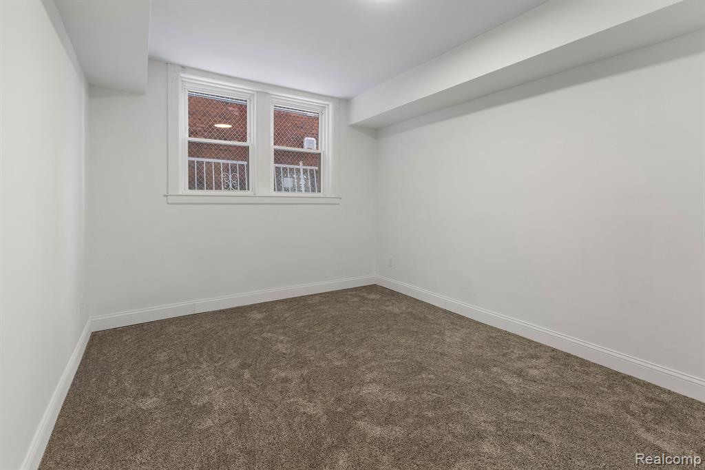 70 Clairmount Ave, Detroit, MI 48202 — Photo 14
