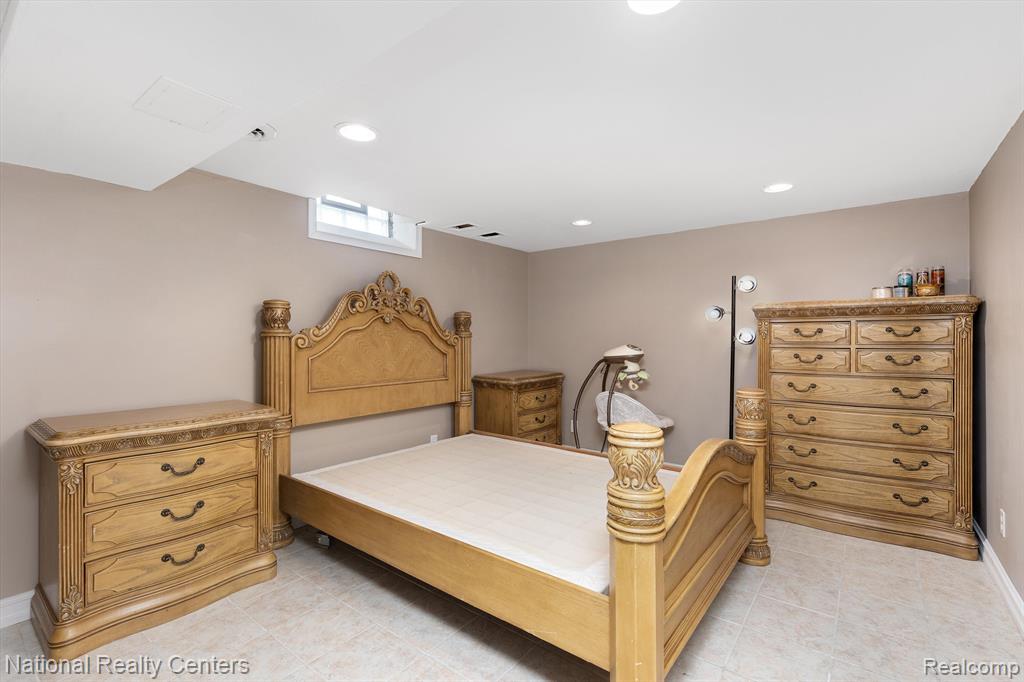 51569 PINEWOOD Drive, Macomb, MI 48042 — Photo 42