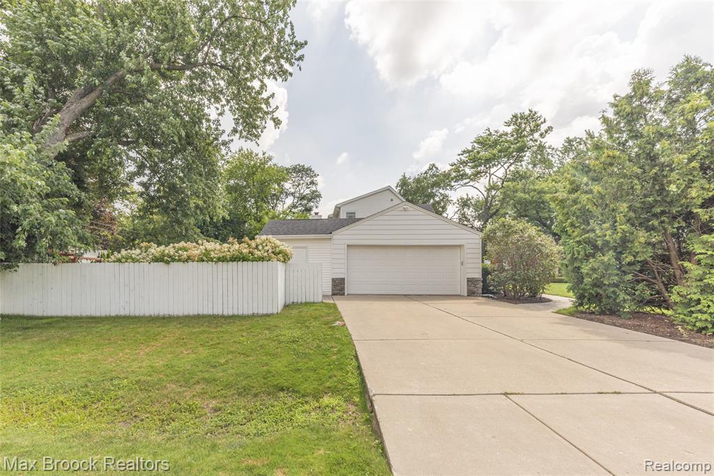 17426 Locherbie Avenue, Beverly Hills, MI 48025 — Photo 41
