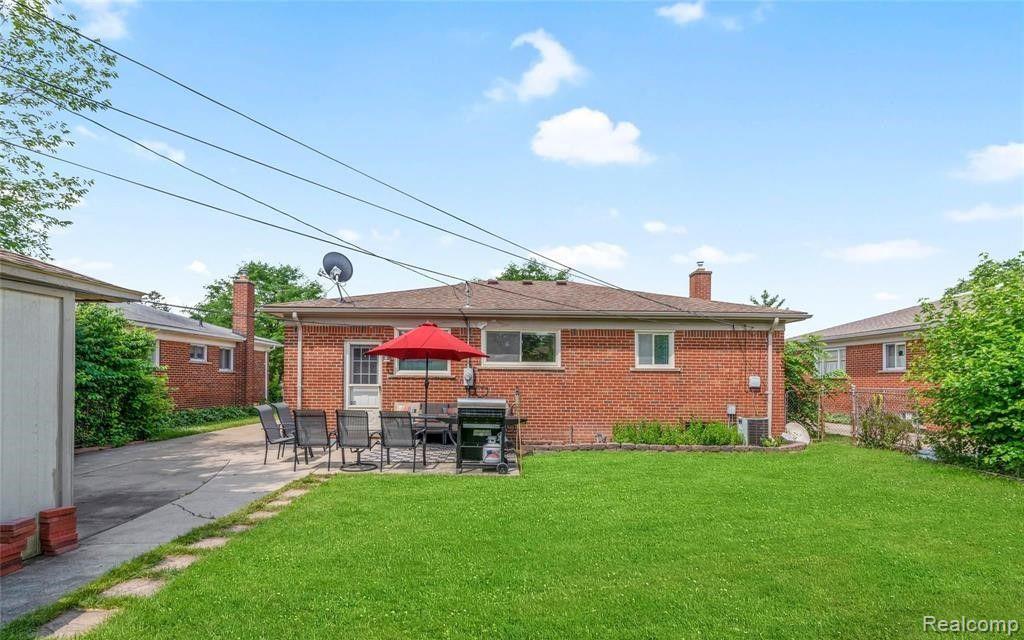 8484 BERWYN Street, Dearborn Heights, MI 48127 — Photo 19
