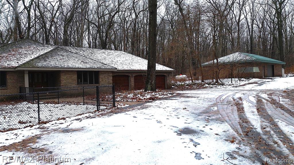 4352 Fenton Road, Hartland, MI 48353 — Photo 41
