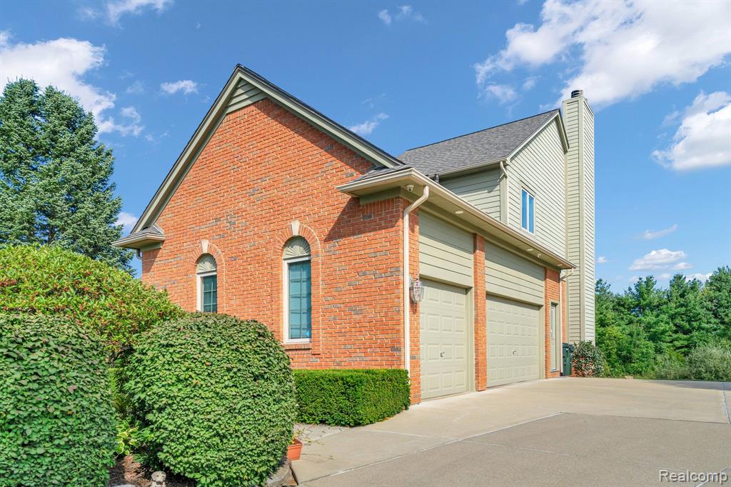 858 WOODSIDE Court, Lake Orion, MI — Photo 4