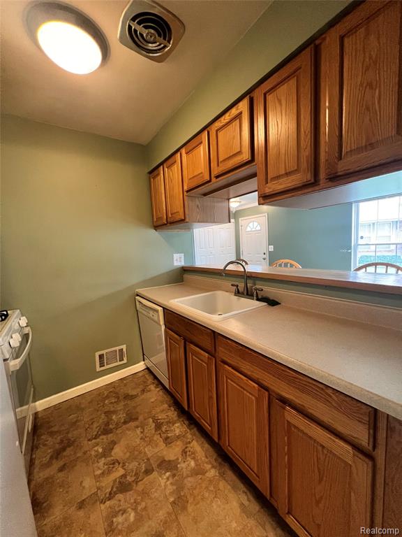 8982 Shawn Drive, Sterling Heights, MI 48312 — Photo 6