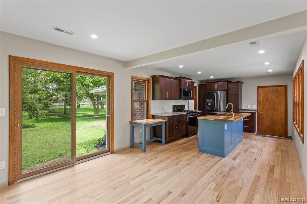 4408 S Lake Drive, Newport, MI 48166 — Photo 17