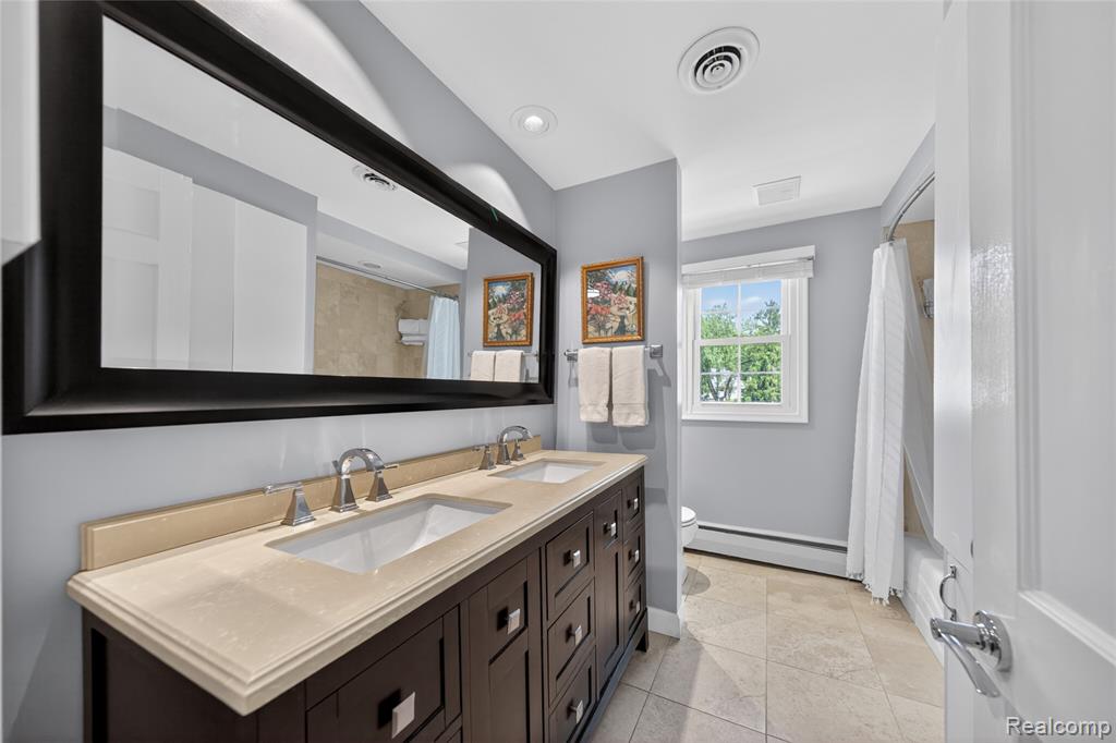 3717 Tyrconnel Court, West Bloomfield, MI 48323 — Photo 27