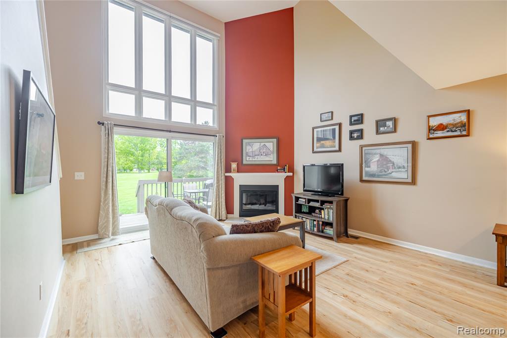 9892 Hawthorne Glen Drive, Grosse Ile, MI 48138 — Photo 12