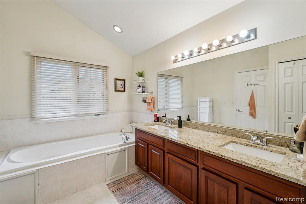 4281 Summer Place, 68, Shelby Twp, MI 48316 — Photo 26