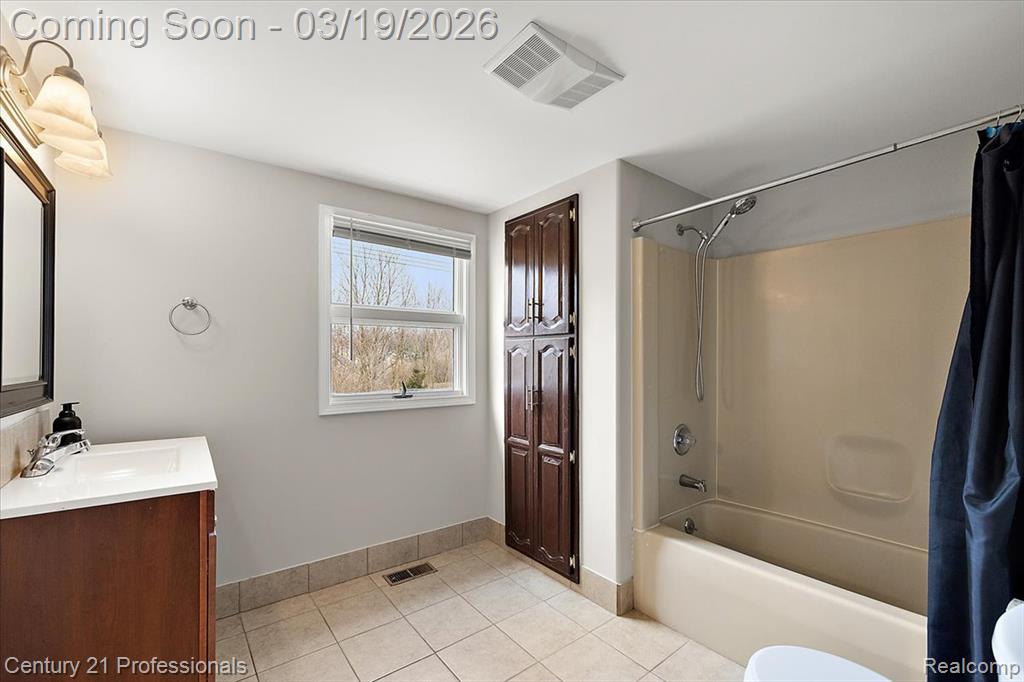 3205 Shimmons Road, Auburn Hills, MI 48326 — Photo 9