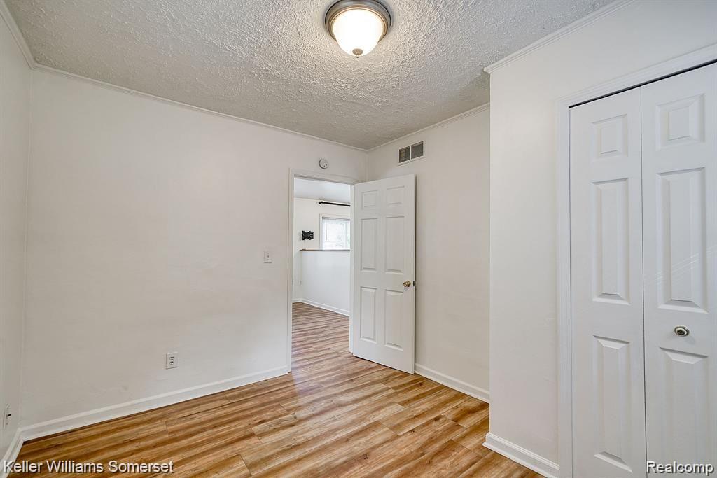 861 W LEWISTON Avenue, Ferndale, MI 48220 — Photo 11