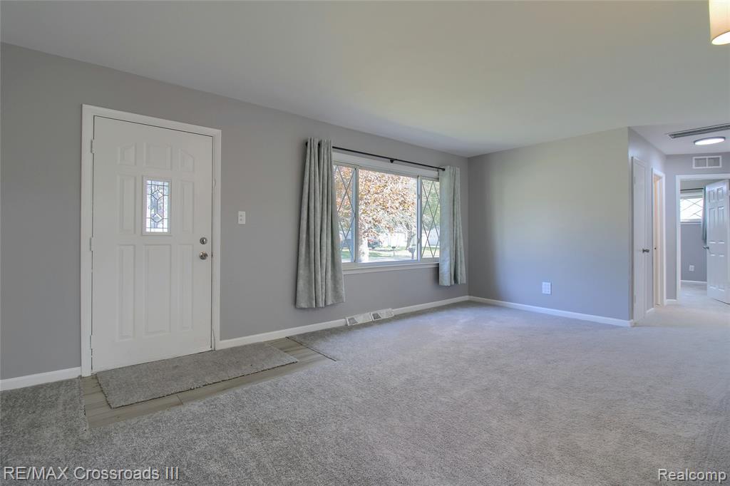 46083 Reed Street, Belleville, MI 48111 — Photo 5