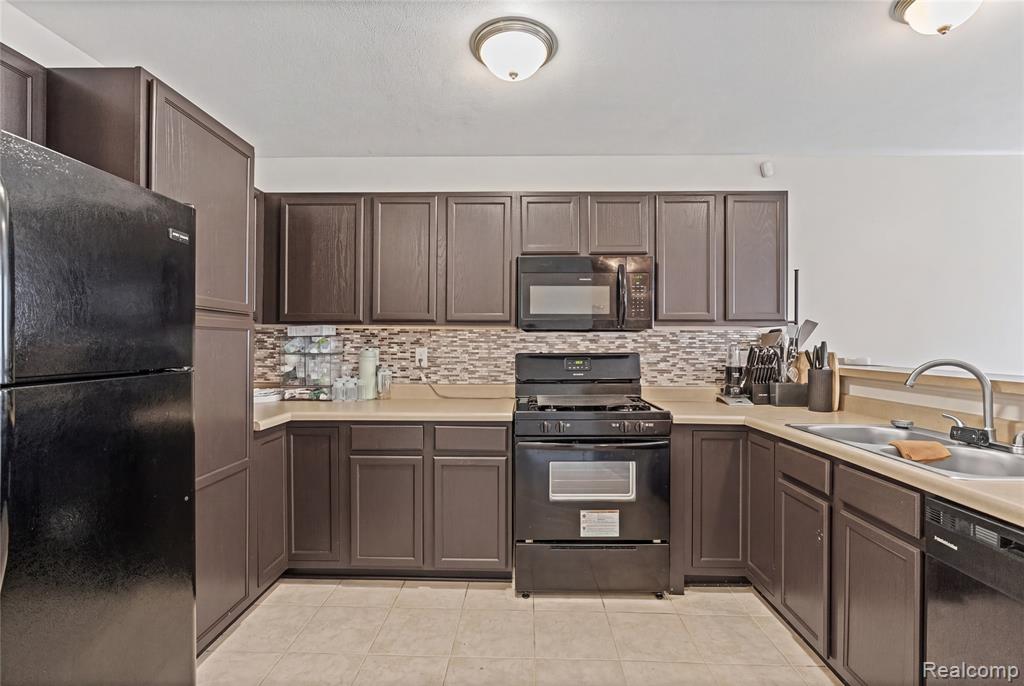 470 E Wood Street, Flint, MI 48503 — Photo 11