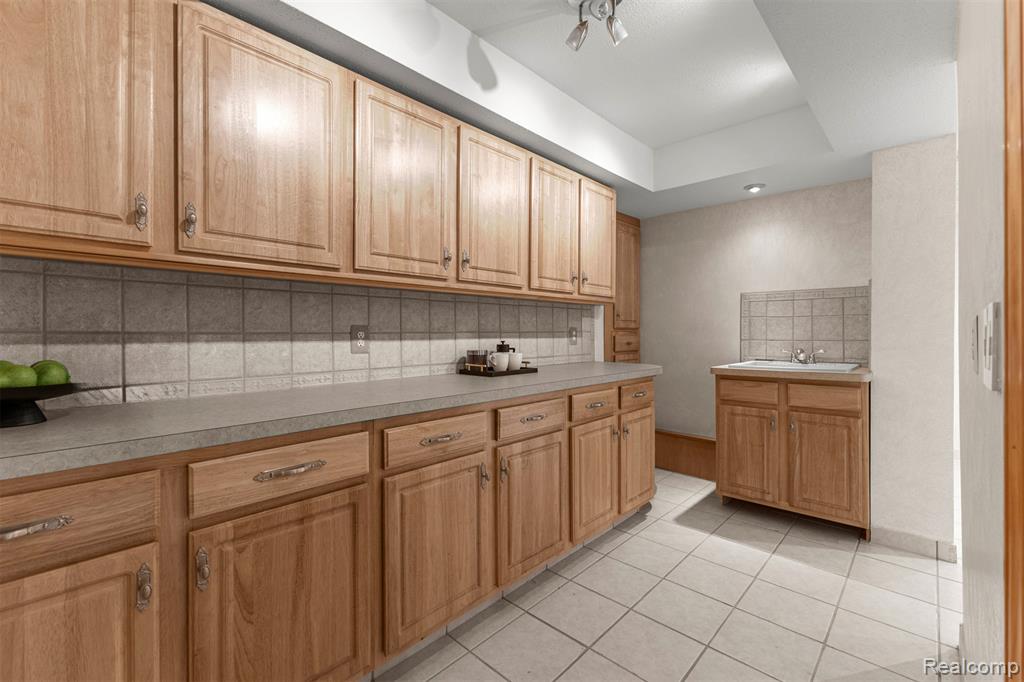 23395 Mission Lane, Farmington, MI 48335 — Photo 56