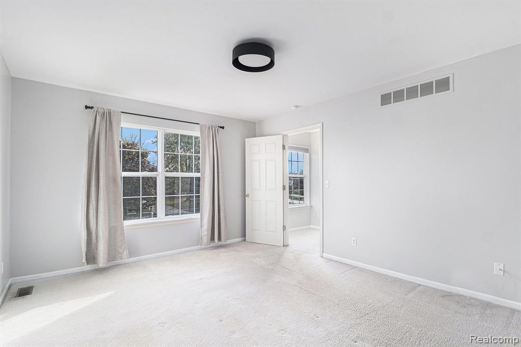 855 DRAKESHIRE Drive, Walled Lake, MI 48390 — Photo 20