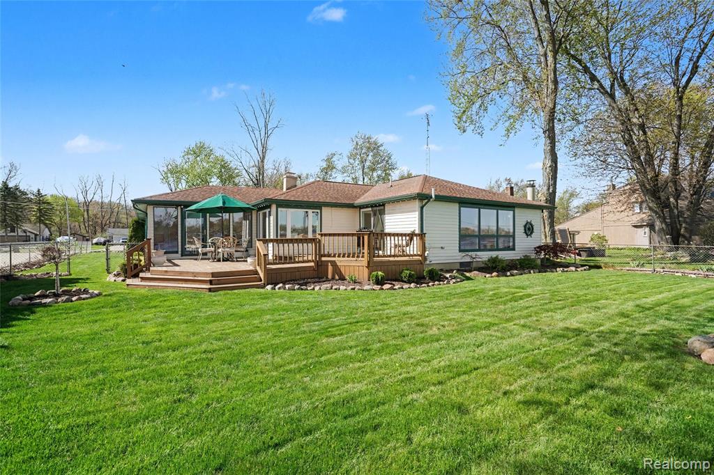 3138 Ponemah Drive, Fenton, MI 48430 — Photo 27