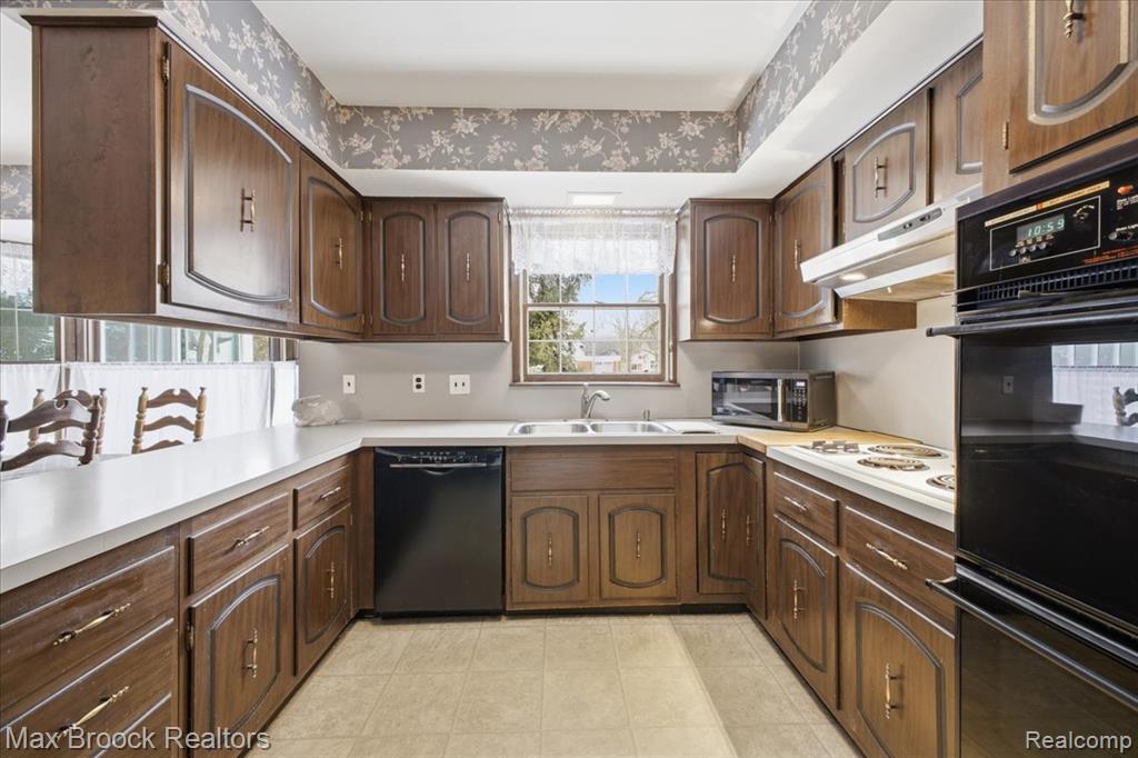 5956 Pinecroft Drive, West Bloomfield, MI — Photo 17