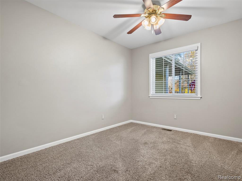 987 FAIRLEDGE Street, Lake Orion, MI 48362 — Photo 18