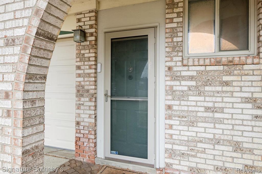 4254 Halkirk Drive, Waterford, MI — Photo 2