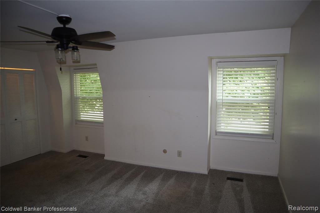 5435 S Sycamore Drive, Burton, MI 48509 — Photo 30