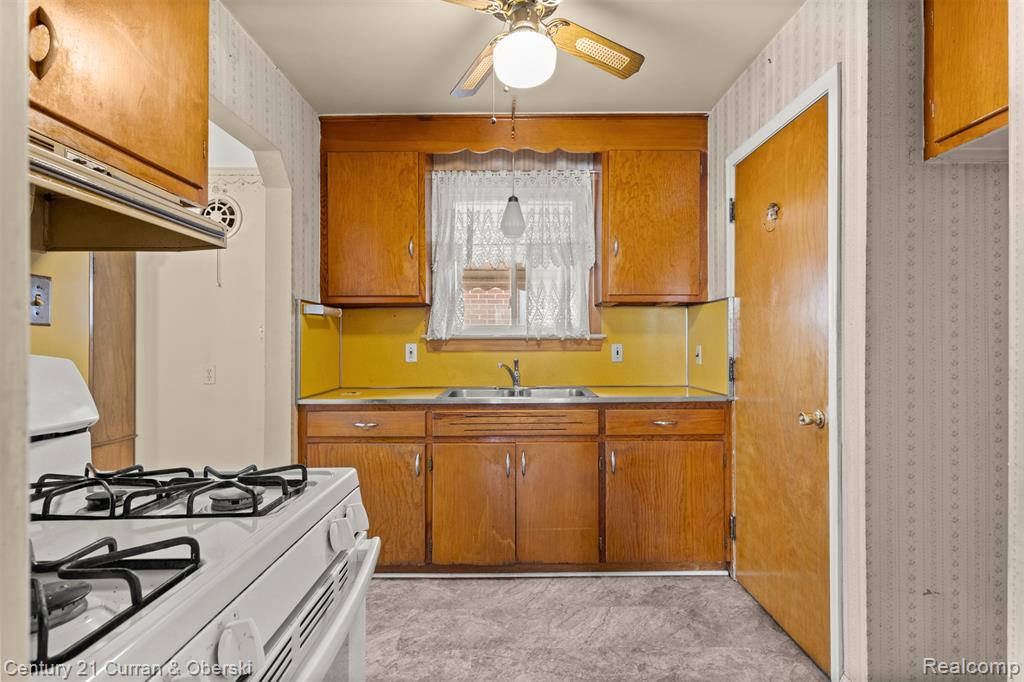 1184 Farnham Avenue, Lincoln Park, MI 48146 — Photo 10