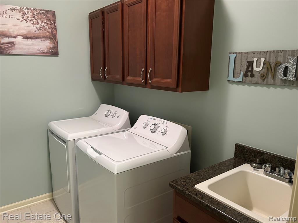 748 KNOLLS LANDING Drive, Milford, MI 48381 — Photo 19