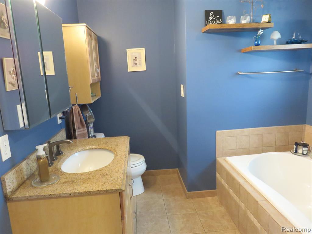 475 LOVELL Drive, Troy, MI 48085 — Photo 18