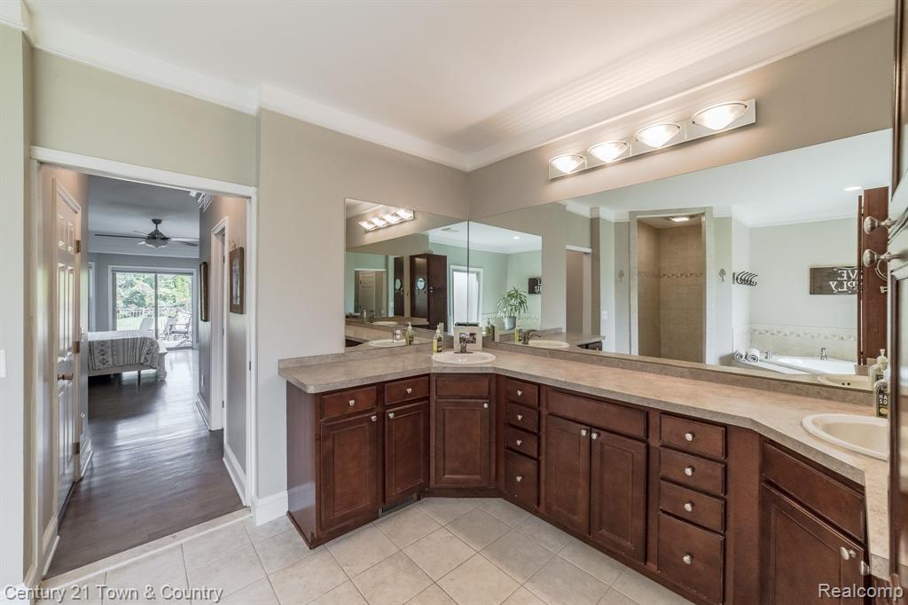 914 SHREWSBURY Drive, Clarkston, MI 48348 — Photo 23